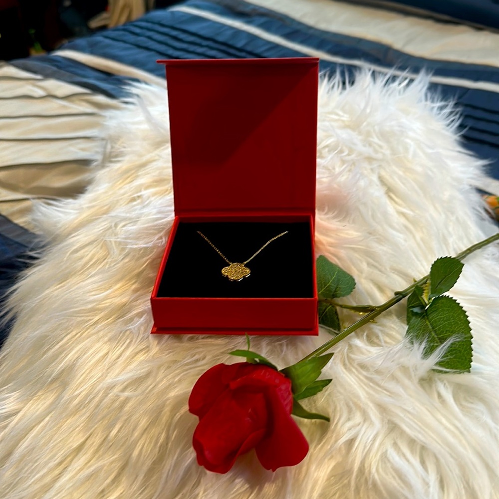Clover necklace